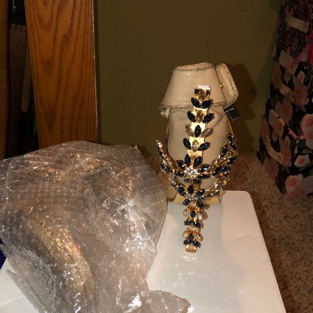 A gorgeous Heels with rhinestones